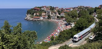 Zonguldak ve Kocaeli'de sıcak havadan bunalanlar plajları doldurdu