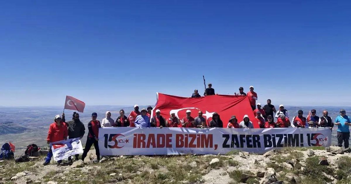 15 Temmuz Şehitleri İçin Yıldız Dağı’na Anlamlı Tırmanış