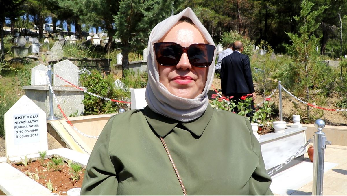 15 Temmuz şehidi Özel Harekat Polisi Akif Altay'ın kabrinin ziyaret edilmesi.