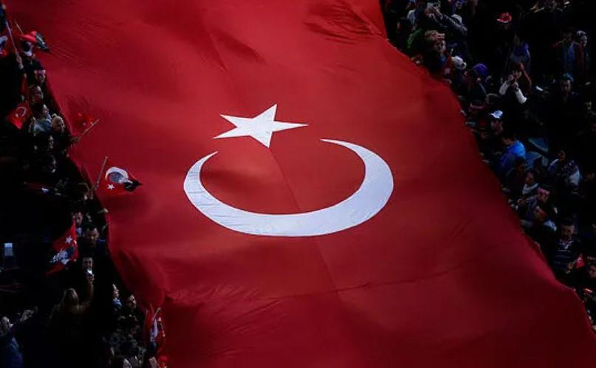 15 Temmuz Demokrasi ve Millî Birlik Günü'nde şehitler anılıyor.