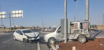 Afyonkarahisar'da hafif ticari araç ile otomobilin çarpıştığı kazada 7 kişi yaralandı