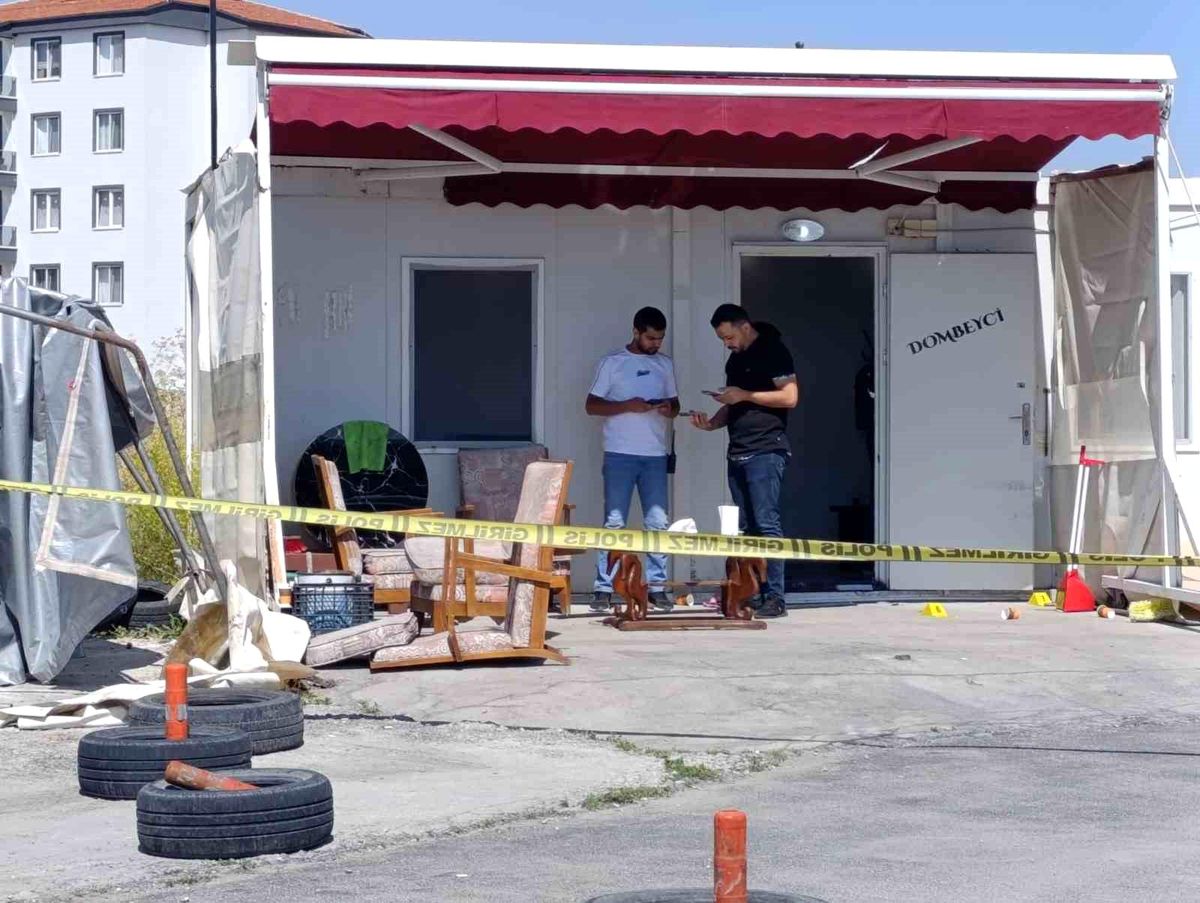 Afyonkarahisar'da minibüs durağına silahlı saldırı: 1 ölü, 1 yaralı