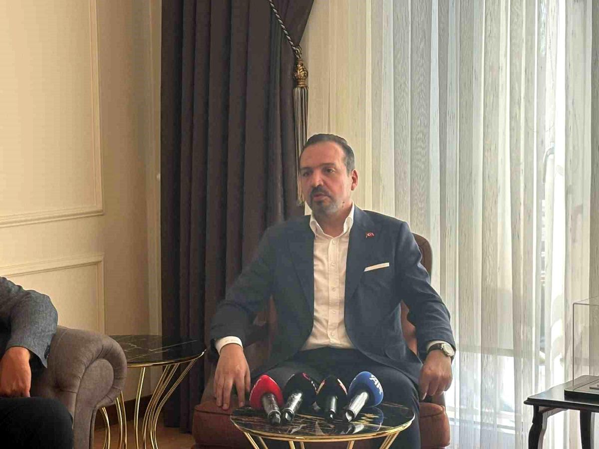 Zorlu, 15 Temmuz'da gazi ve şehit yakınlarını ziyaret etti
