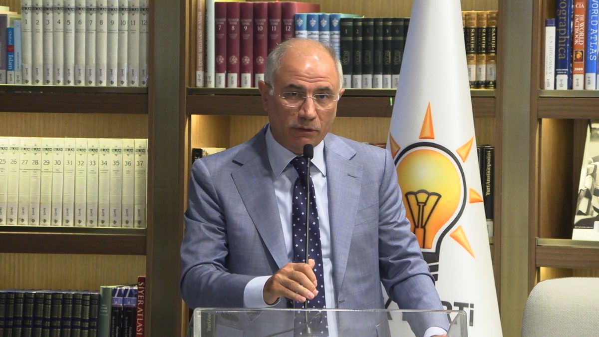 AK Parti'den Erdem Bayazıt Anma Programı