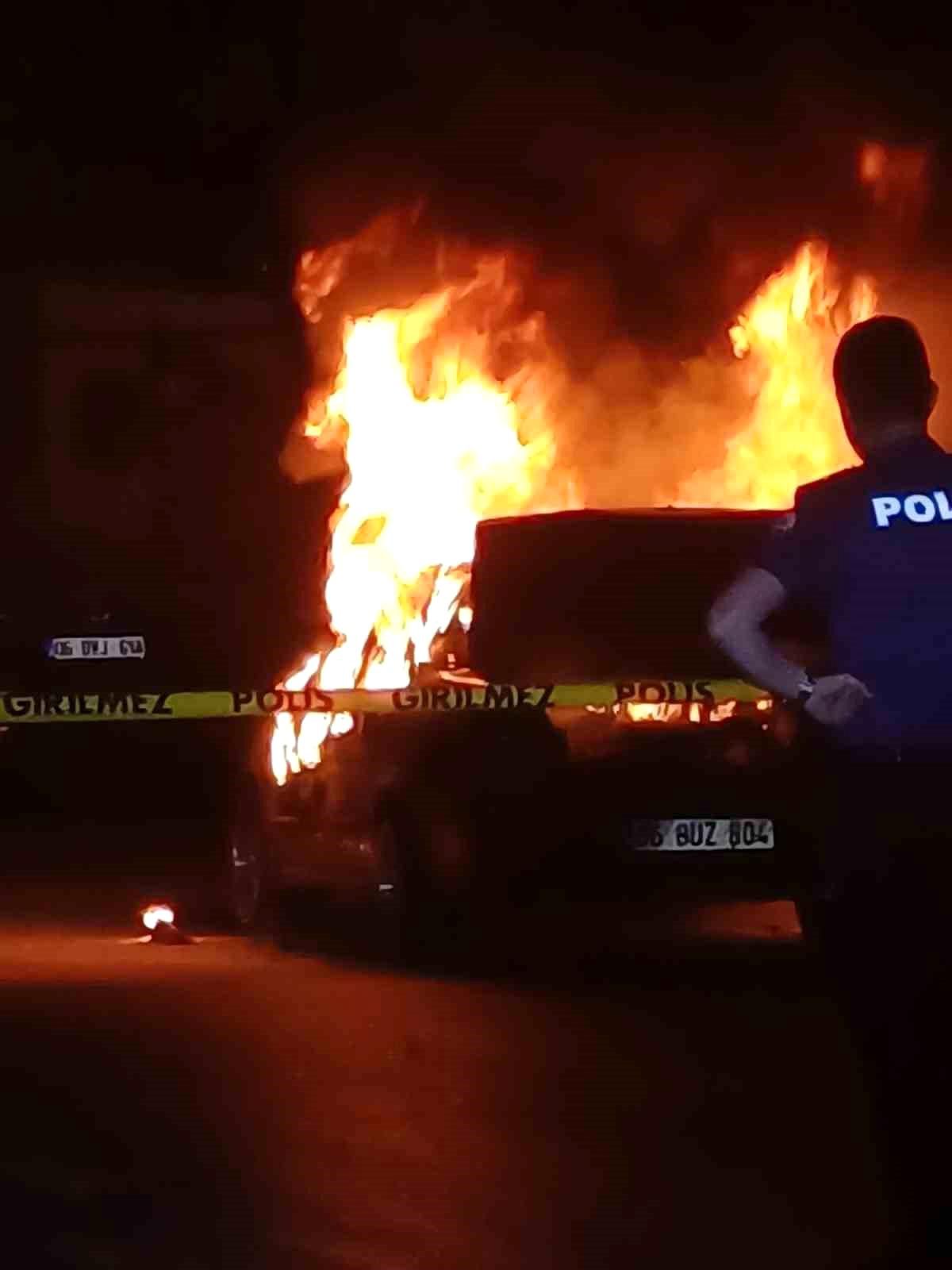 Ankara'da seyir halindeki araç alev alev yandı