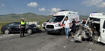 Ardahan'da otomobil ile panelvan çarpıştı, 7 kişi yaralandı