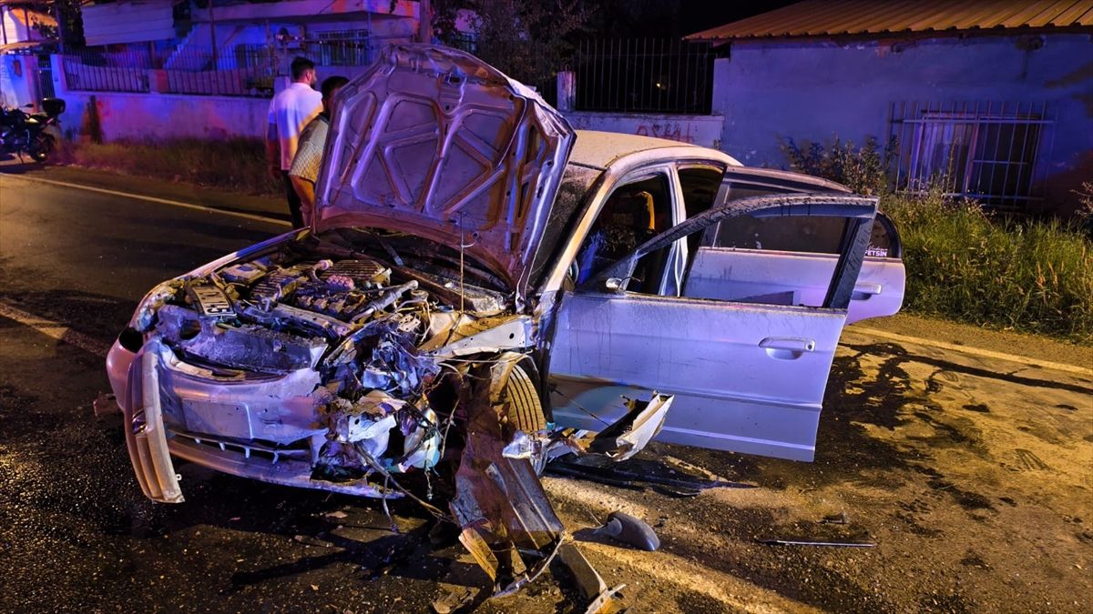 Aydın'da iki otomobilin çarpıştığı kazada 4 kişi yaralandı