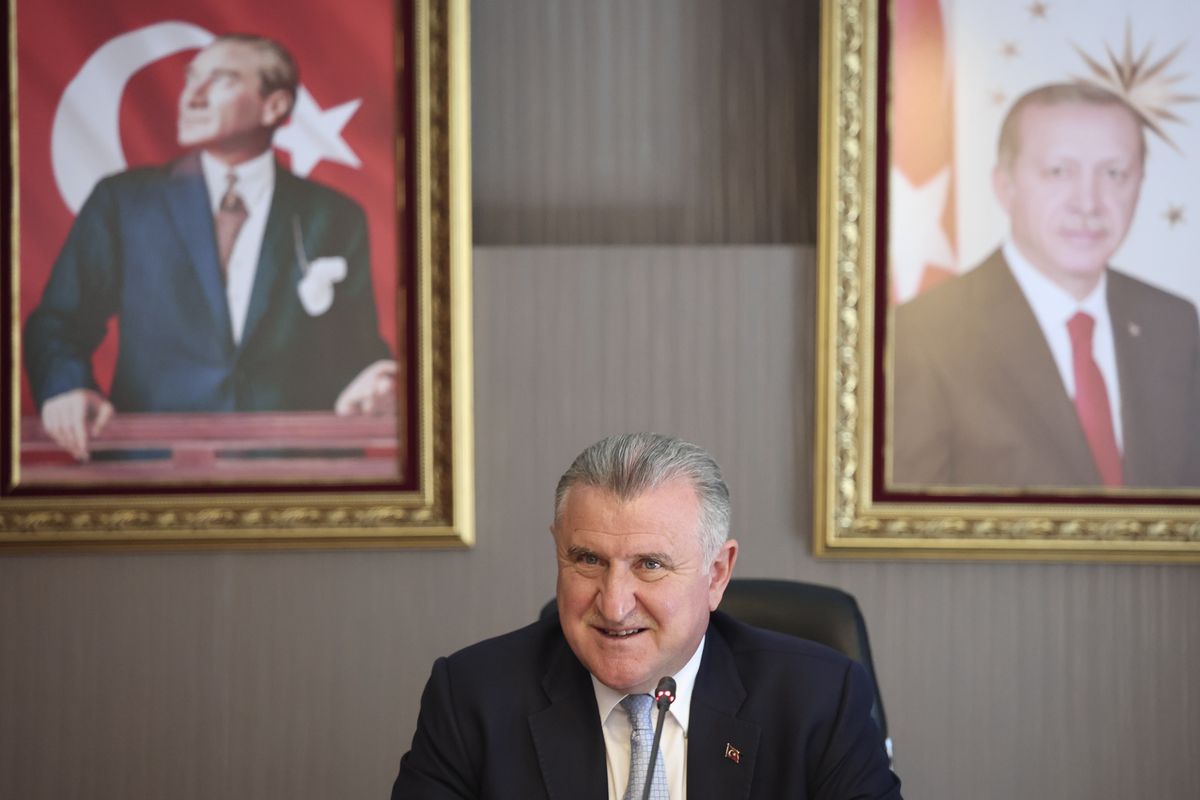 Bakan Bak'tan özel sporculara madalya tebriği