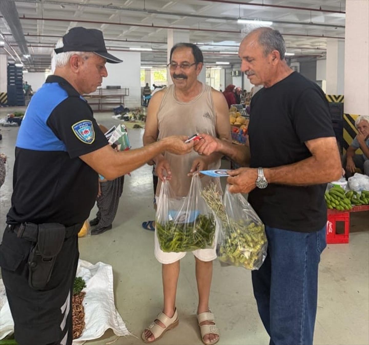 Bozyazı ilçesinde polis ekipleri dolandırıcılık olaylarına karşı bilgilendirme yaptı