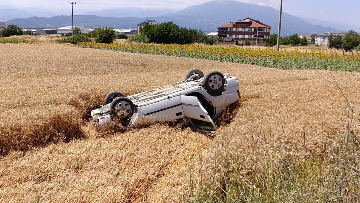İnegöl'de Otomobil Tarlaya Savruldu: 1 Yaralı