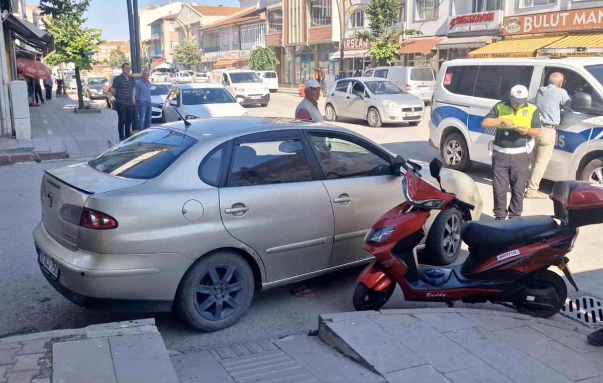 Çorum'da otomobil ile motosiklet çarpıştı: 2 yaralı