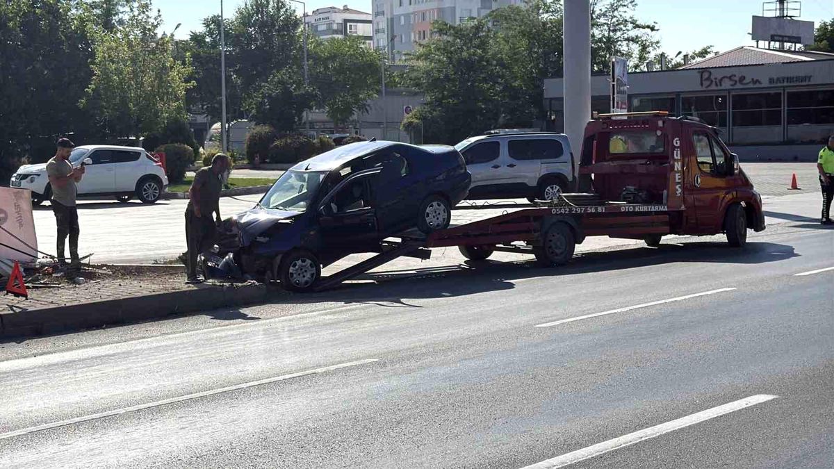 Eskişehir'de hatalı manevra kaza getirdi: 1 yaralı