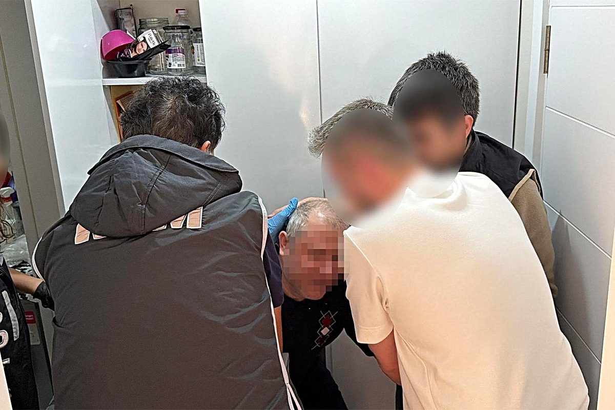 6 yıldır firari olan FETÖ hükümlüsü, çamaşır makinesinin arkasındaki gizli bölmede yakalandı