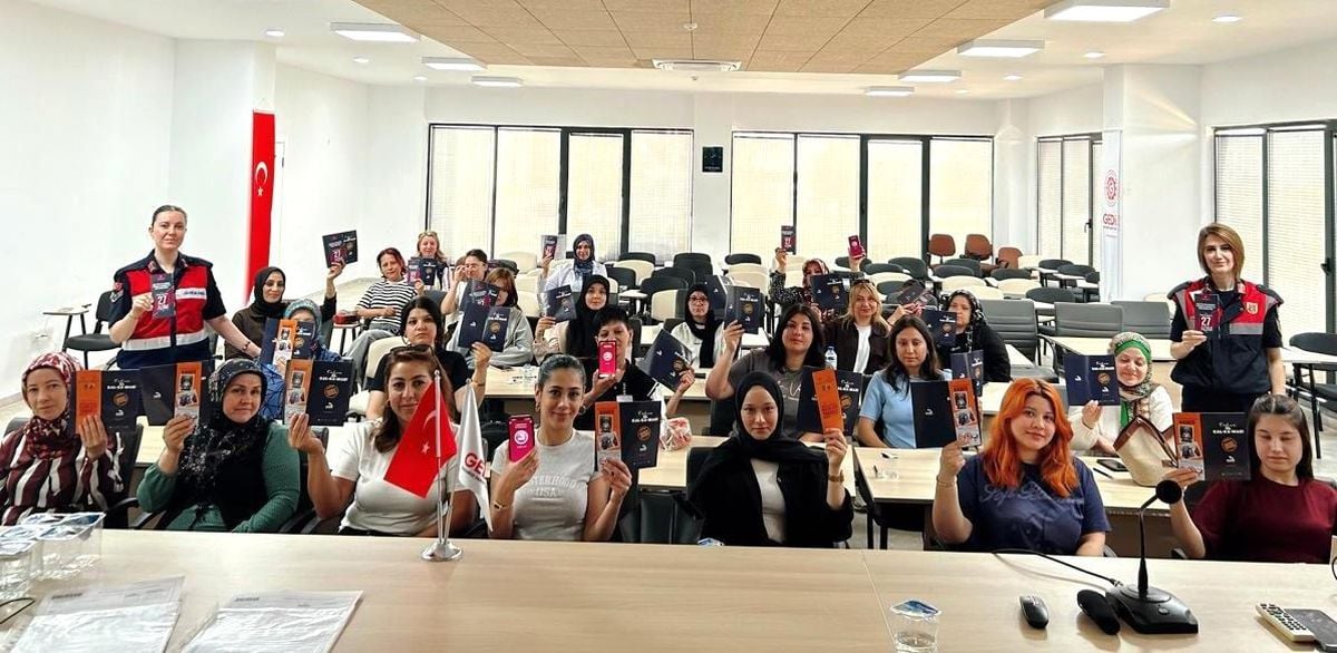 Gediz OSB'de çalışan kadınlara KADES eğitimi