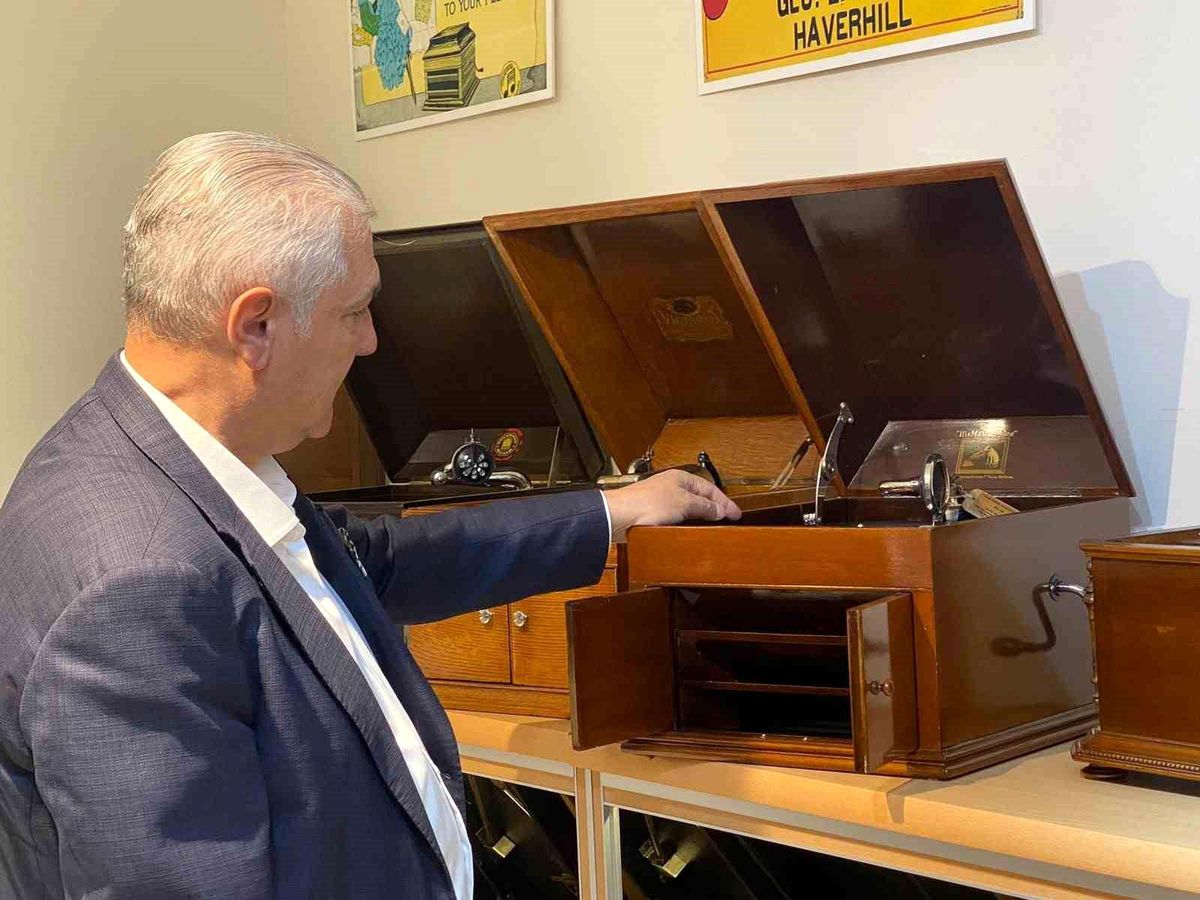 Koleksiyoner Raif Kara, 165 gramofon ve 20 bin plaklık arşivini Ankara'da müzeye dönüştürmek istiyor