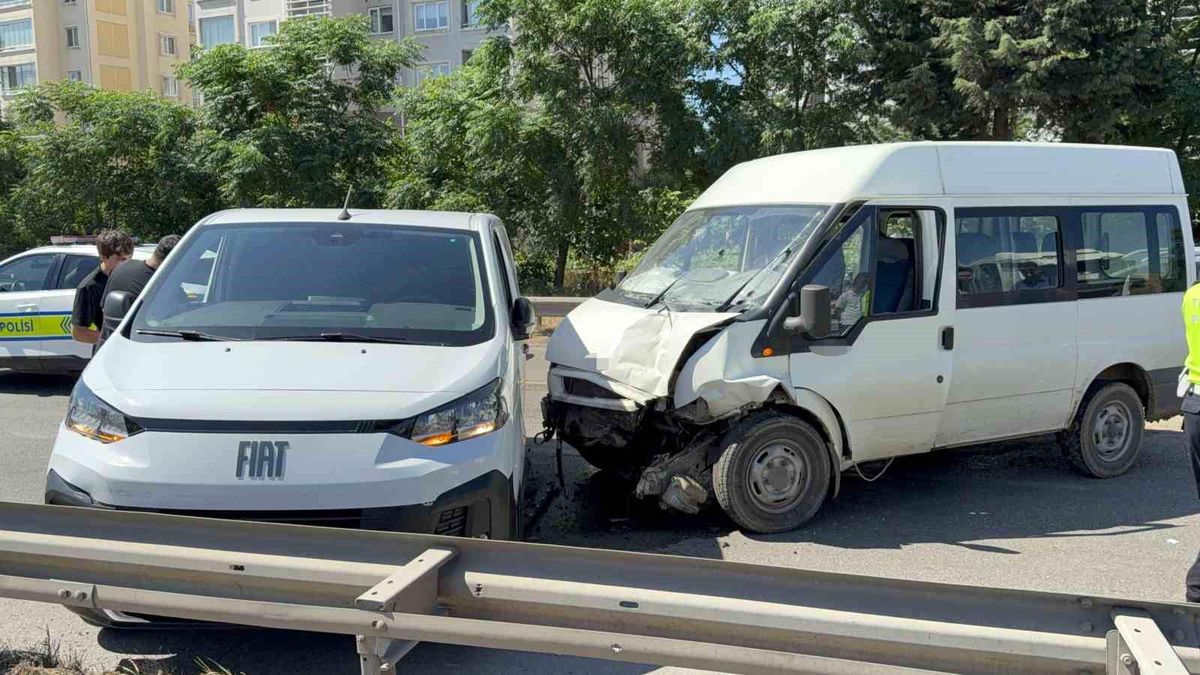 Hamile eşini hastaneye götürürken kaza yapan araca çarptı: 3 yaralı