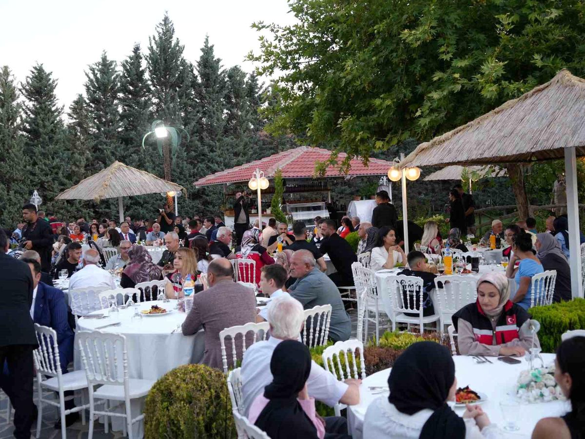 Iğdır'da şehit aileleri ve gaziler onuruna yemek