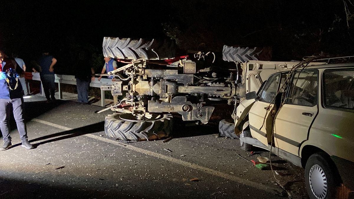 Kastamonu'da traktör ile otomobilin çarpıştığı kazada 1 kişi öldü, 1 kişi yaralandı