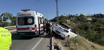Kayseri'de şarampolde askıda kalan otomobilin sürücüsü yaralandı