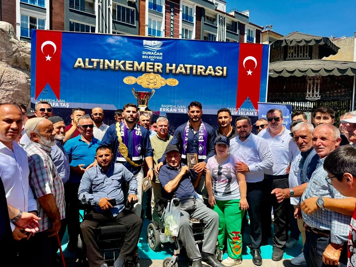 Kırkpınar başpehlivanı Erkan Taş'a Sinop'un Durağan ilçesinde coşkulu karşılama