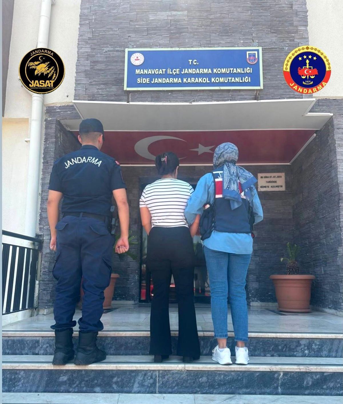 Manavgat'ta kadına karşı öldürme suçundan aranan hükümlünün yakalanma anı.