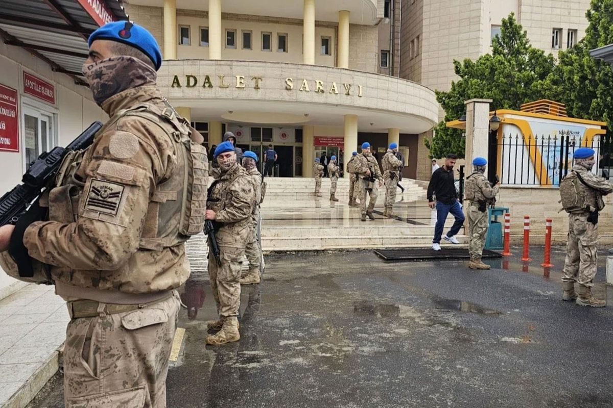 Şanlıurfa'da silah zoruyla kaçırılan 21 yaşındaki kadına cinsel saldırı iddiası: 14 kişi tutuklandı