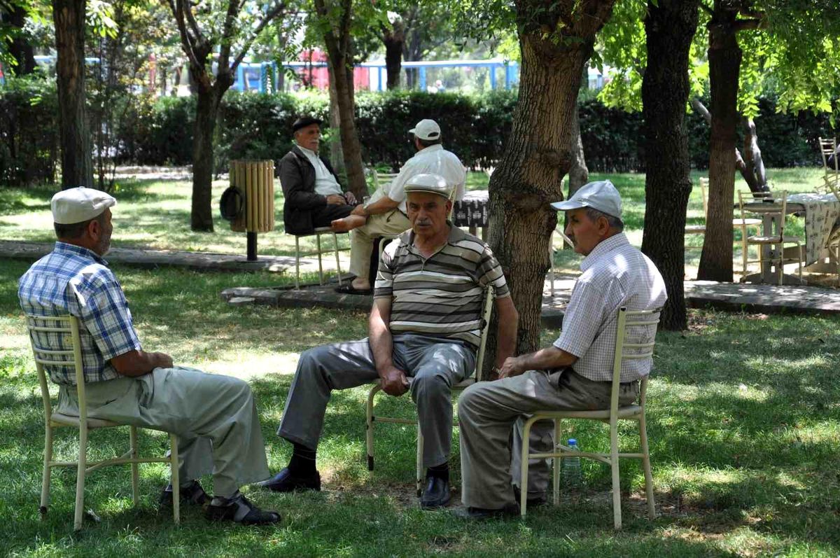 Uzmanlardan aşırı sıcak uyarısı: Susuzluk hissi olmasa bile günde en az 2-2,5 litre sıvı tüketin