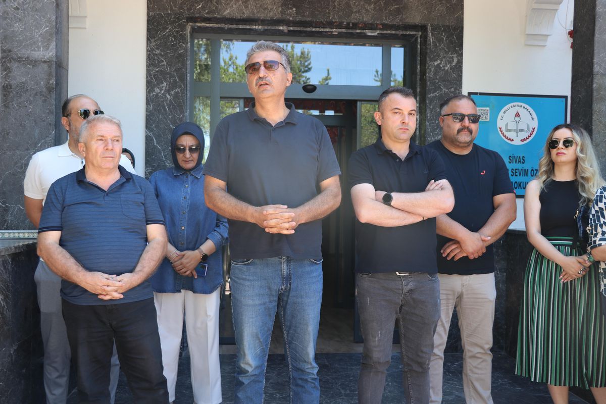 Gözde eğitim kurumu konkordato ilan etti: Veliler okul önünde toplandı