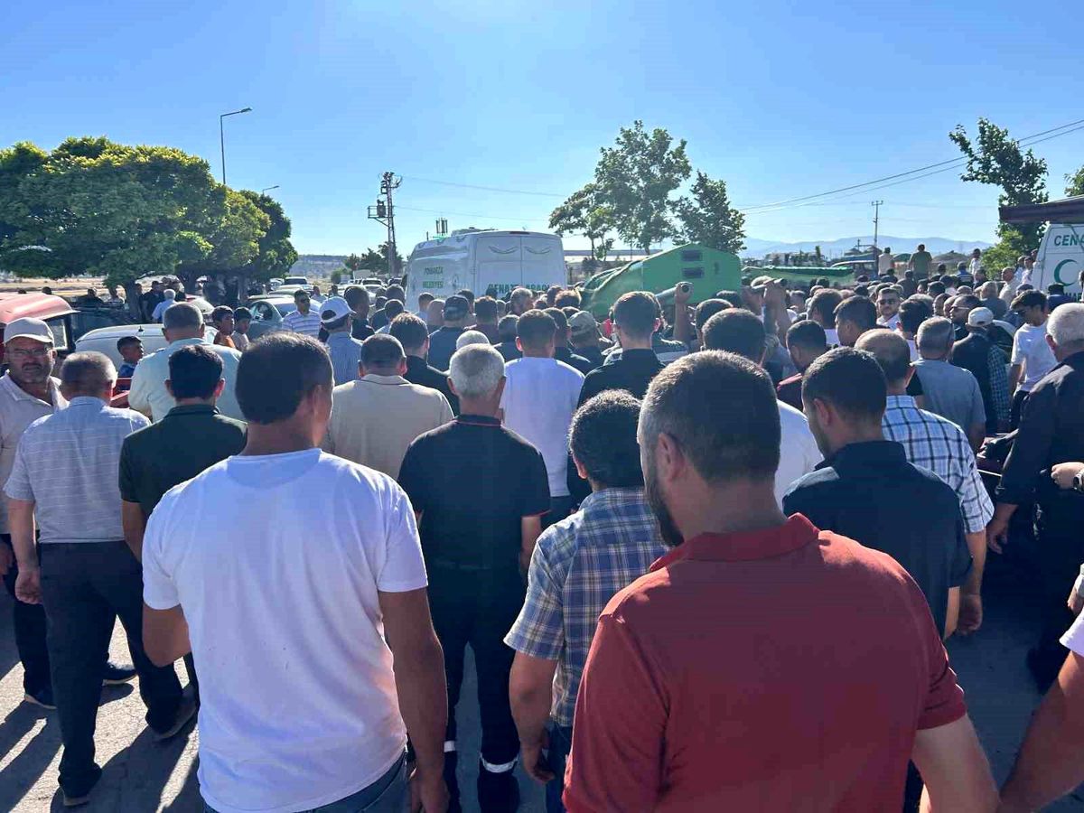 Şüphelinin minibüsle kaçarken çarptığı şahıs toprağa verildi