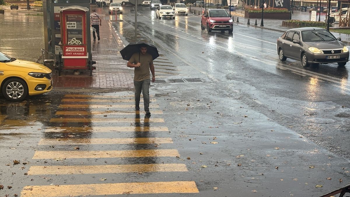Tekirdağ'da gök gürültülü sağanak etkili oldu