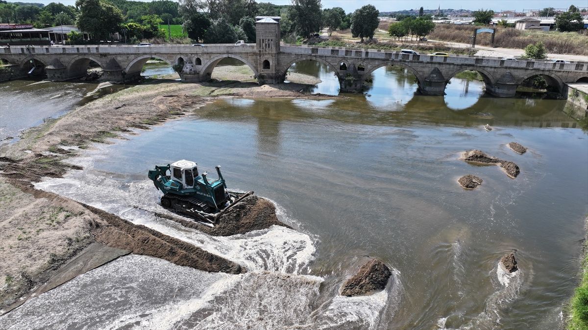 Tunca Nehri'nde DSİ'nin çalışmasıyla su akışı hızlandı
