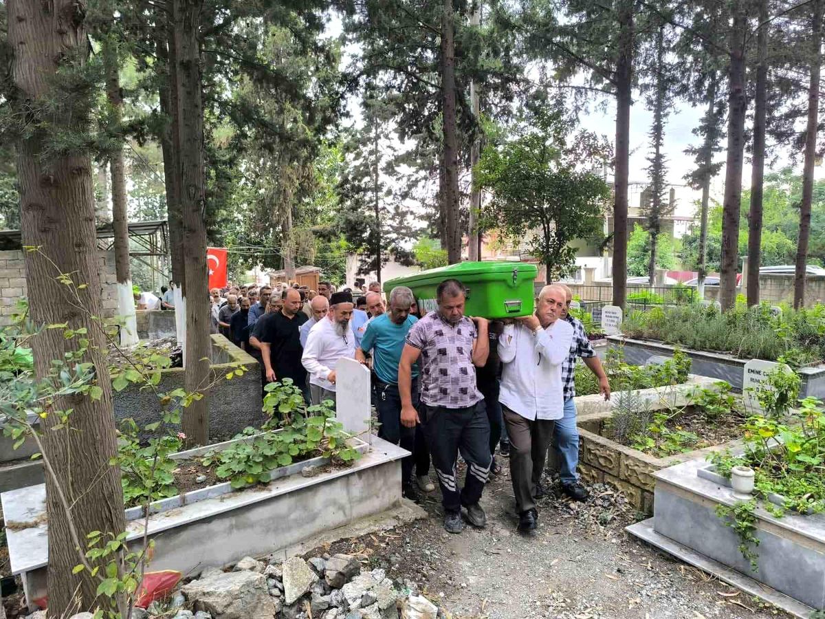 Hatay'da üzerine benzin dökerek kendini yakan zihinsel engelli adamın hayatını kaybettiği haberi.