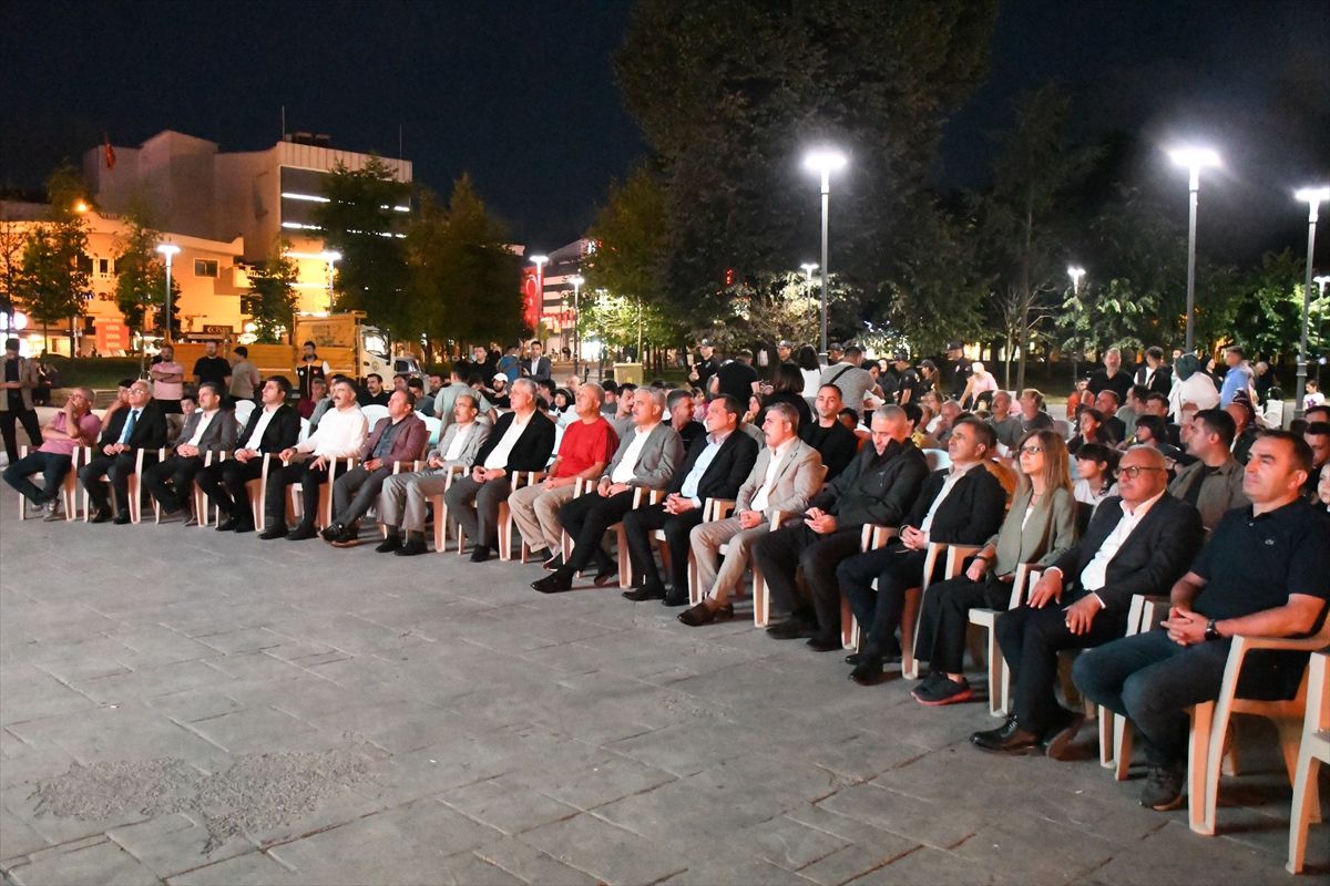 '15/07 Şafak Vakti' ve 'Son Sefer', 15 Temmuz'un 10. yılında Düzce'de seyirciyle buluştu