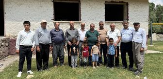 42 yıl önce görev yaptığı köyde öğrencileriyle bir araya geldi