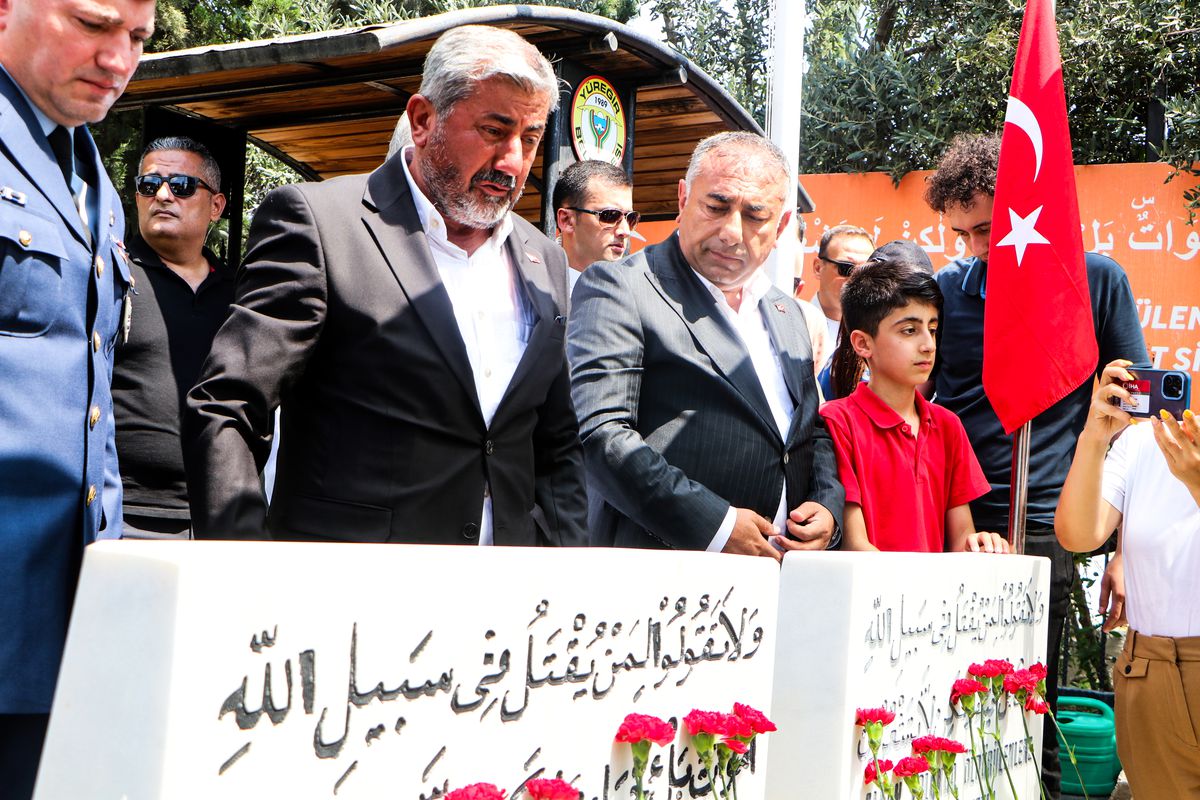 15 Temmuz şehitleri Adana'da kabirleri başında anıldı