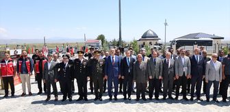Ağrı Valisi Bozkurt şehitliği ziyaret etti