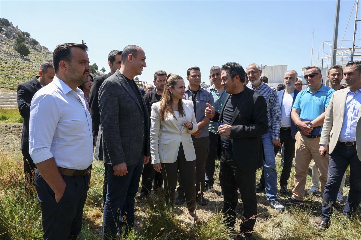 Antalya Büyükşehir Belediye Başkan Vekili Özdemir, Feslikan'da güreş sahasını gezdi