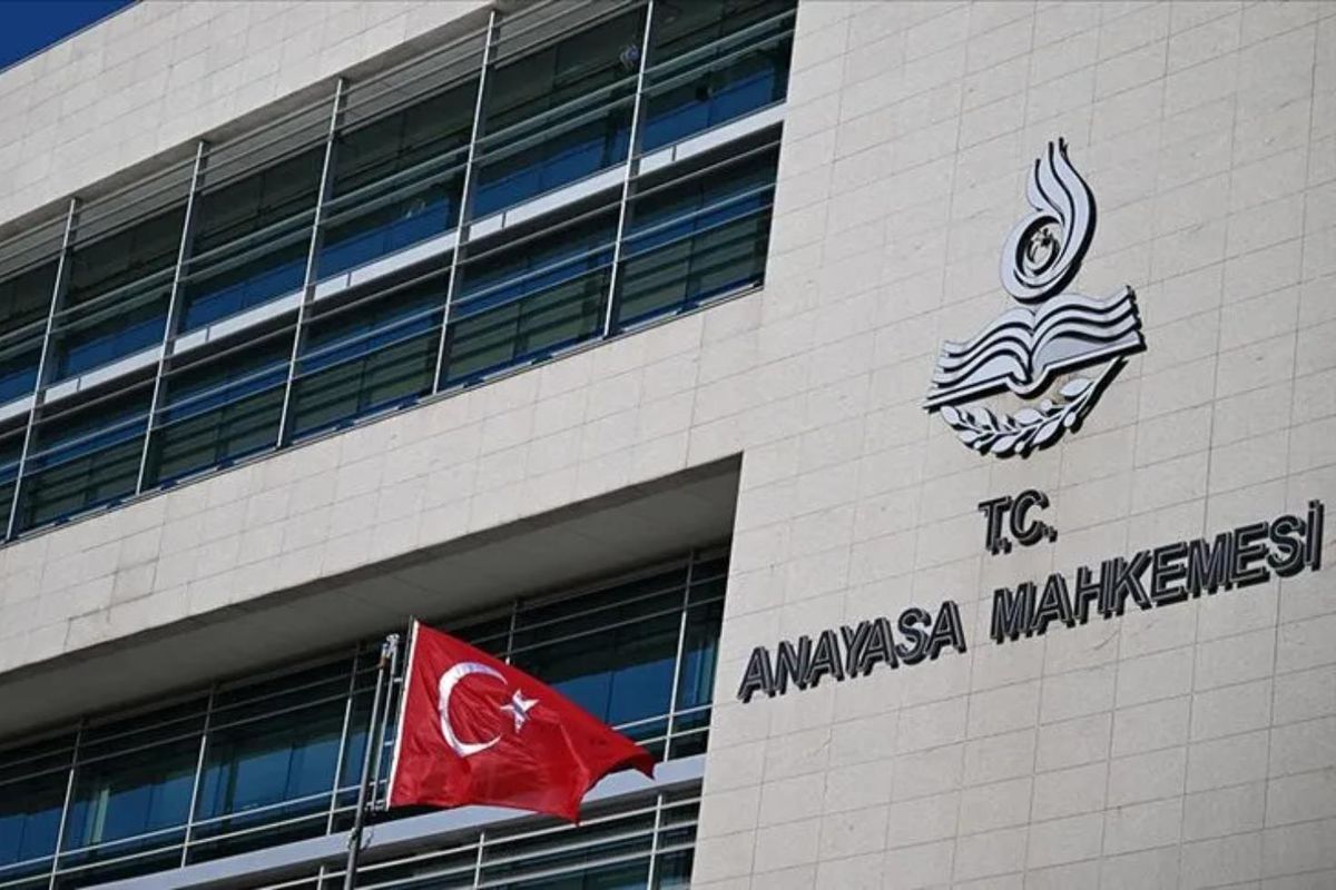 Boşandığı halde birlikte yaşayan çiftlere kötü haber: AYM neşter vurdu
