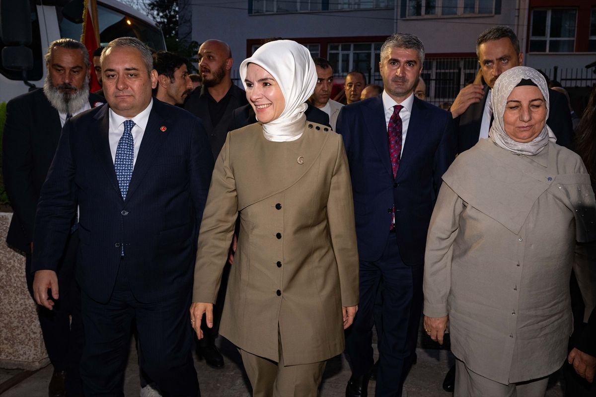 Aile ve Sosyal Hizmetler Bakanı Mahinur Özdemir Göktaş konuşma yaparken