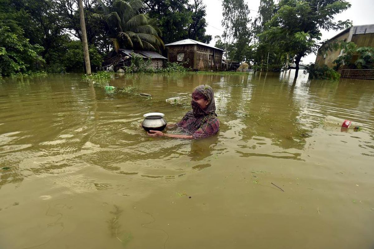 Bangladeş Selden Etkilenen Bölgeler İçin Sağlık Hizmetlerini Artırdı