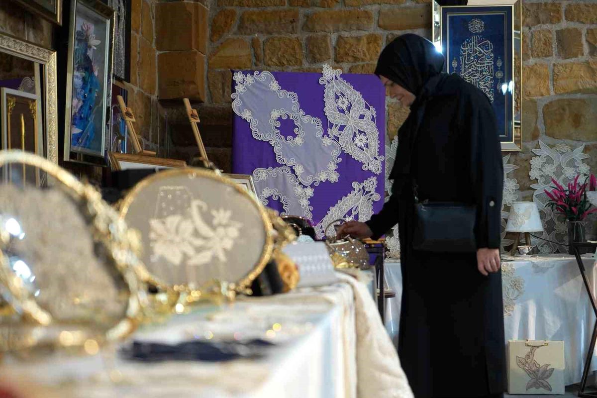 Bayburt'ta kadınlar geleneksel el sanatlarını modern tasarımlarla buluşturdu