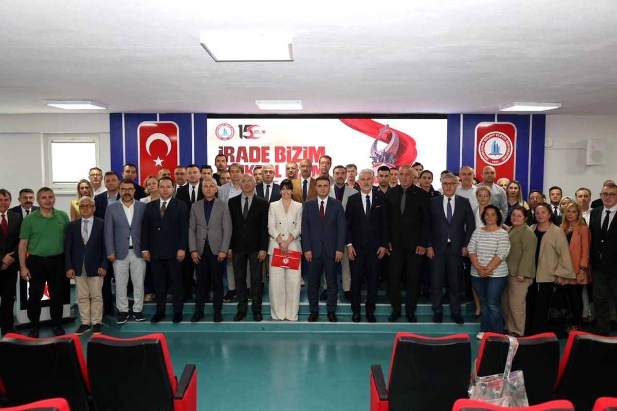 Zonguldak Bülent Ecevit Üniversitesi'nde 15 Temmuz Milli Birlik Günü anma etkinliğinden bir görüntü.