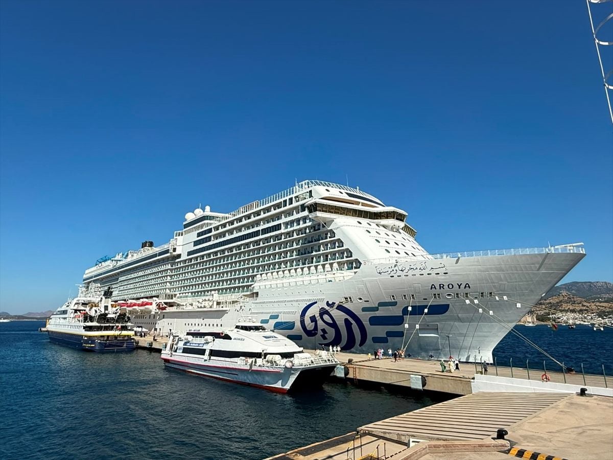 Bodrum'a iki kruvaziyerle 3 bin 292 turist geldi