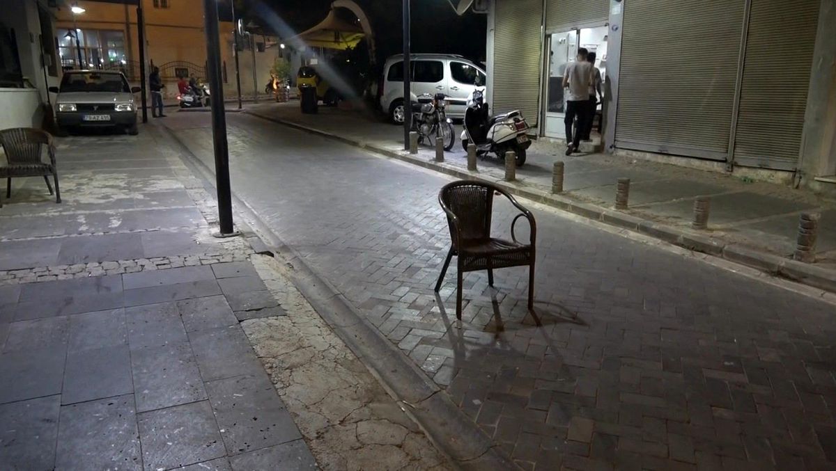 Kilis'te boşanma aşamasındaki eşini çay bahçesinde silahla vuran koca gözaltına alındı.