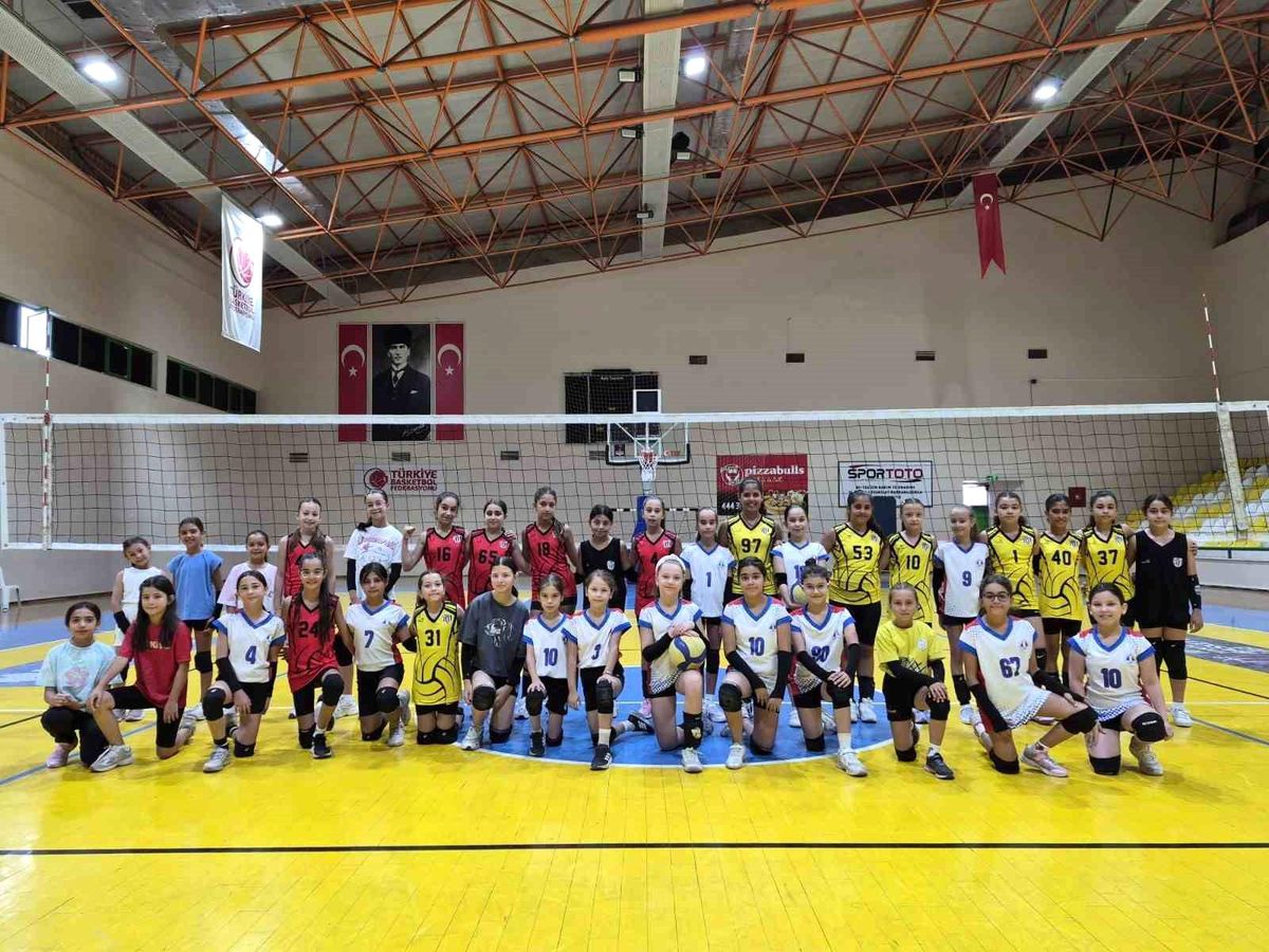 Burhaniye'de 15 Temmuz Anma Etkinlikleri Kapsamında Gençlere Yönelik Spor ve Sanat Programı