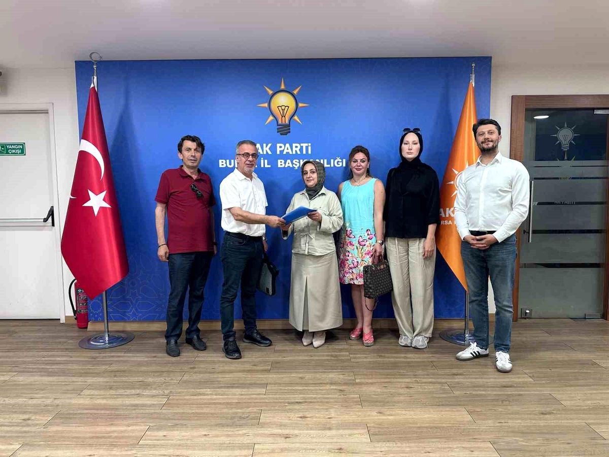 Bursa'dan sicil affı çağrısı yapan bir grup esnaf ve KOBİ temsilcisi.