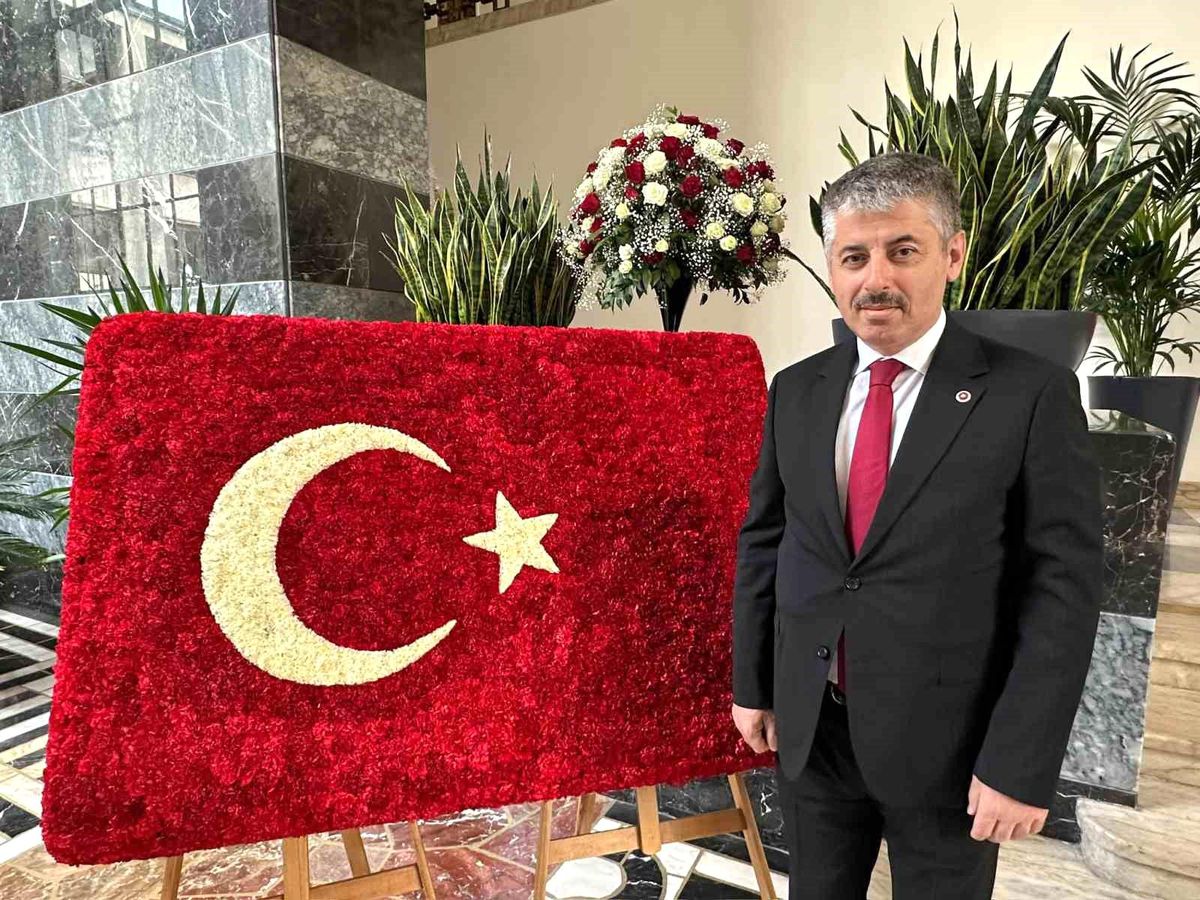 AK Parti Kayseri Milletvekili Şaban Çopuroğlu, 15 Temmuz Demokrasi ve Milli Birlik Günü dolayısıyla bir mesaj yayımlıyor.