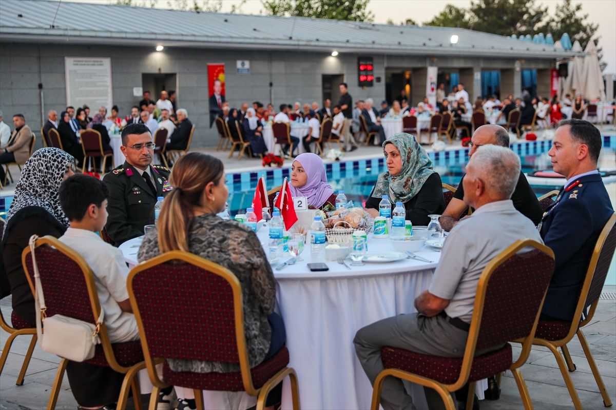 Diyarbakır'da 15 Temmuz şehit ve gazileri için yemek programı