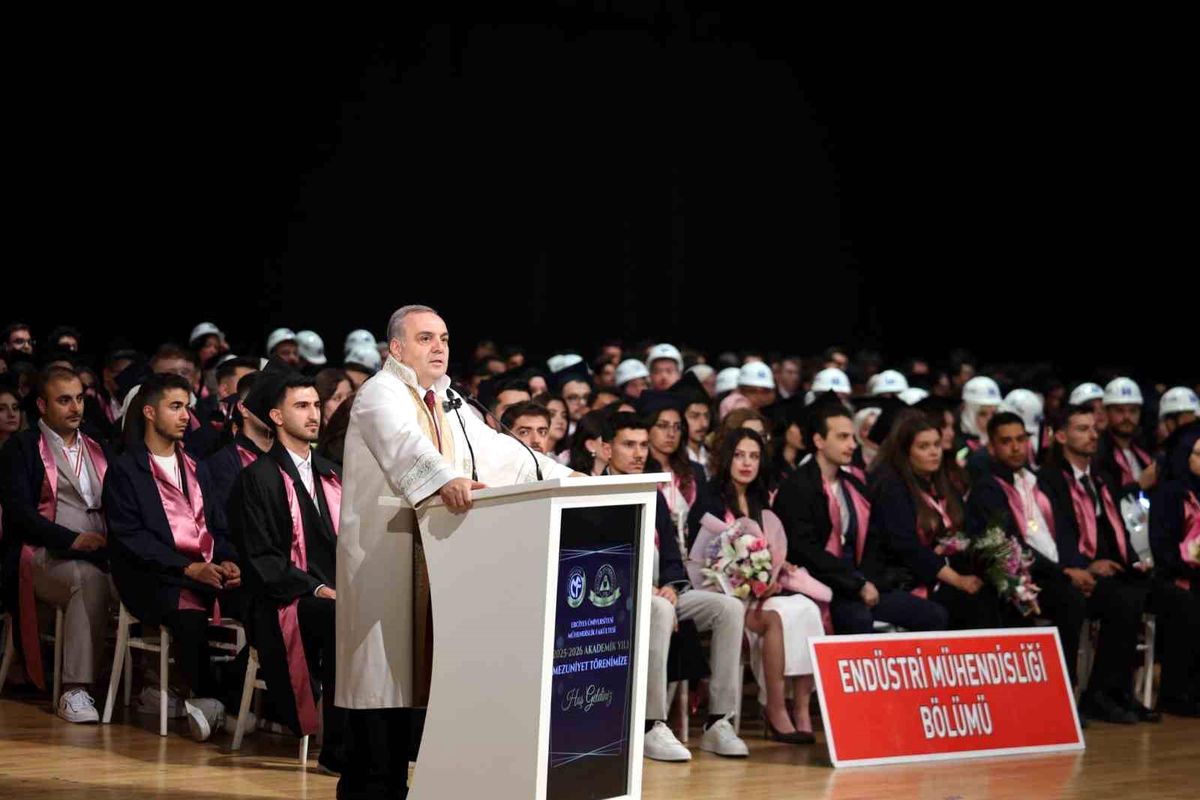 ERÜ'de 702 mühendis mezun oldu