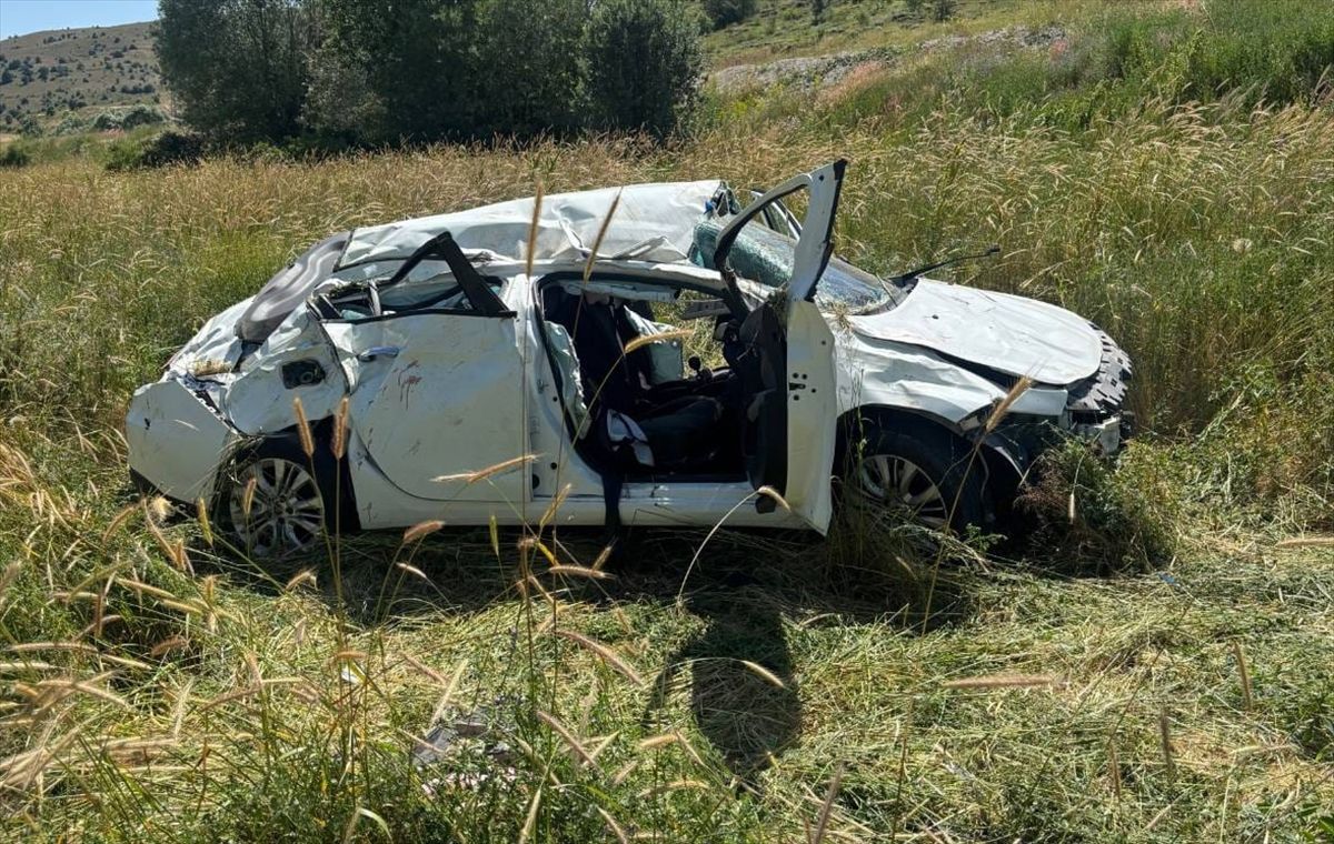 Erzincan'da devrilen otomobildeki 1 kişi öldü, 1 kişi yaralandı